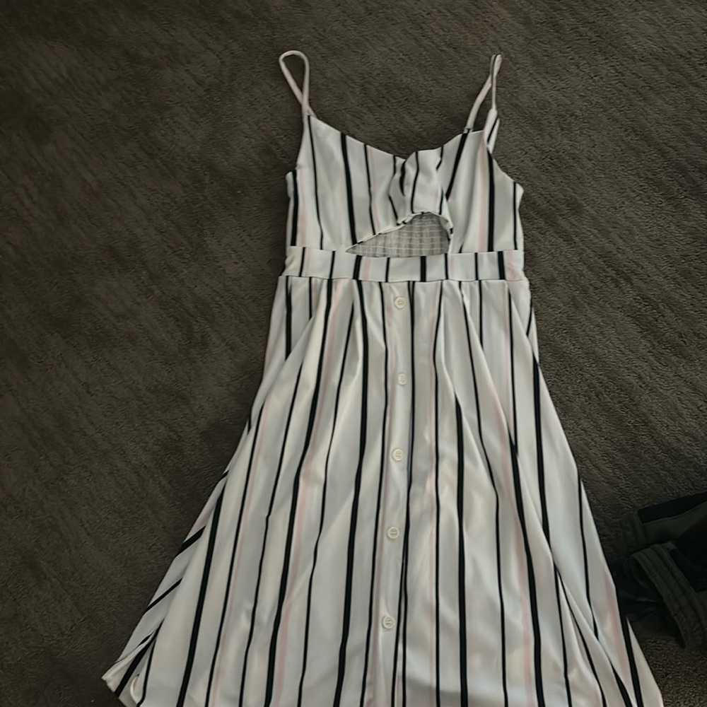 Striped cutout dress. Adjustable straps with buttons in the front